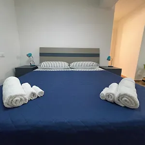 https://la-piuma-di-brigida-genova-centro-storico.hotelitalianriviera.com